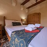 Villa Ta' Rozi 5 Bedrooms, 6 Bathrooms And Private Pool