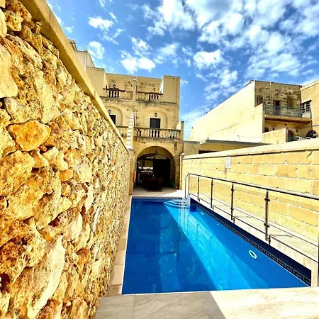 Villa Ta' Rozi 5 Bedrooms, 6 Bathrooms And Private Pool Għarb