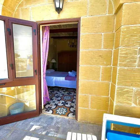 Ta' Rozi Villa Għarb