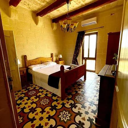 Ta' Rozi Villa Għarb