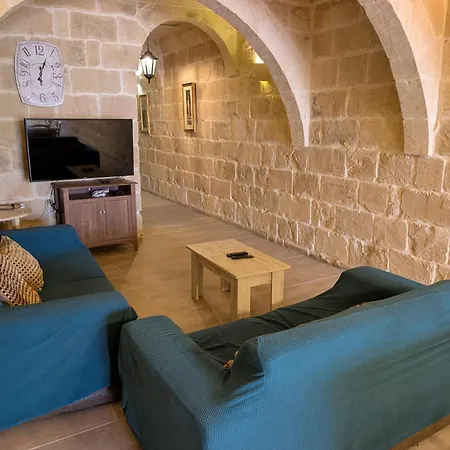 Ta' Rozi 5 Bedrooms, 6 Bathrooms And Private Pool Għarb