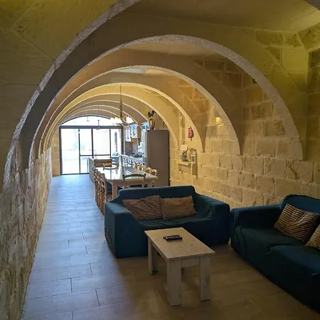 Ta' Rozi 5 Bedrooms, 6 Bathrooms And Private Pool