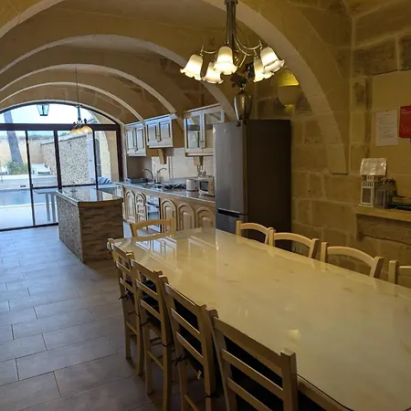 Ta' Rozi 5 Bedrooms, 6 Bathrooms And Private Pool Għarb