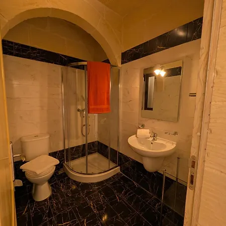 Villa Ta' Rozi 5 Bedrooms, 6 Bathrooms And Private Pool Għarb