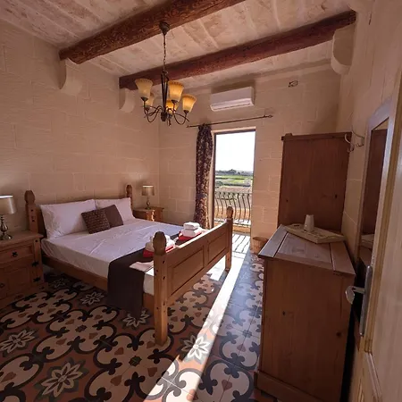 Ta' Rozi 5 Bedrooms, 6 Bathrooms And Private Pool * Għarb