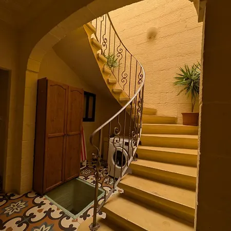 Ta' Rozi 5 Bedrooms, 6 Bathrooms And Private Pool * Għarb