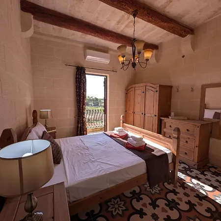 Ta' Rozi 5 Bedrooms, 6 Bathrooms&private Pool