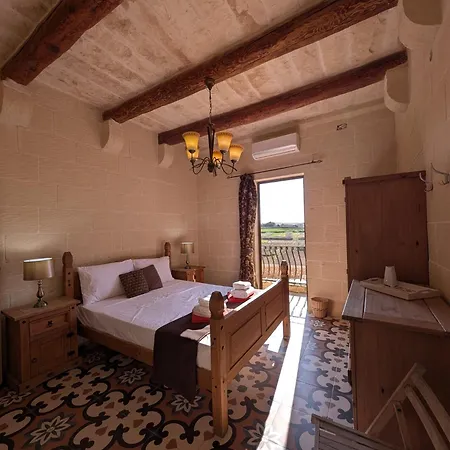 Ta' Rozi 5 Bedrooms, 6 Bathrooms And Private Pool Għarb