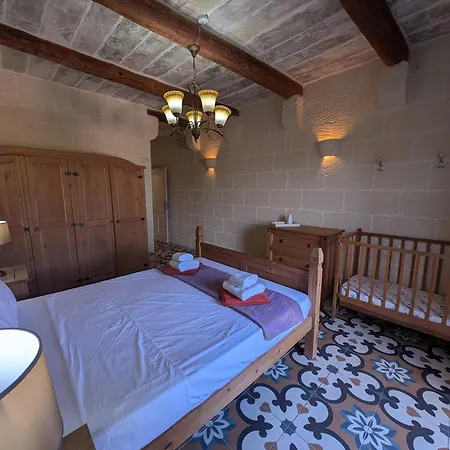 Villa Ta' Rozi 5 Bedrooms, 6 Bathrooms And Private Pool
