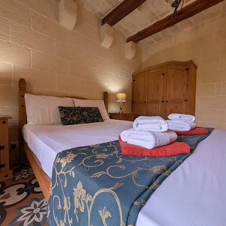 Villa Ta' Rozi 5 Bedrooms, 6 Bathrooms And Private Pool