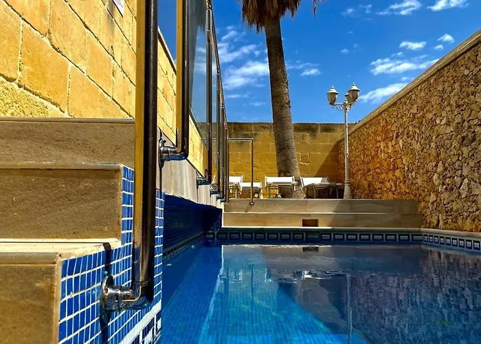 Villa Ta' Rozi 5 Bedrooms, 6 Bathrooms And Private Pool Għarb