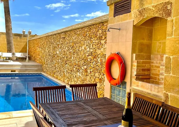 Ta' Rozi 5 Bedrooms, 6 Bathrooms And Private Pool Villa