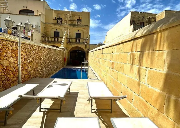 Ta' Rozi 5 Bedrooms, 6 Bathrooms And Private Pool Villa Għarb
