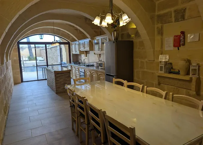 Ta' Rozi 5 Bedrooms, 6 Bathrooms And Private Pool Għarb