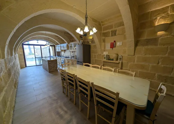 Ta' Rozi 5 Bedrooms, 6 Bathrooms And Private Pool Villa