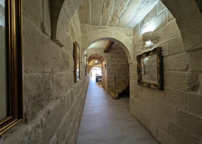 Villa Ta' Rozi 5 Bedrooms, 6 Bathrooms And Private Pool *