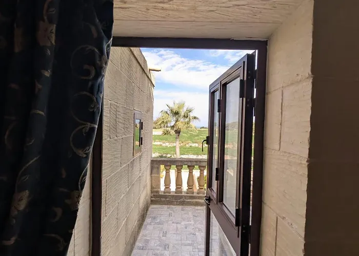 Ta' Rozi 5 Bedrooms, 6 Bathrooms And Private Pool