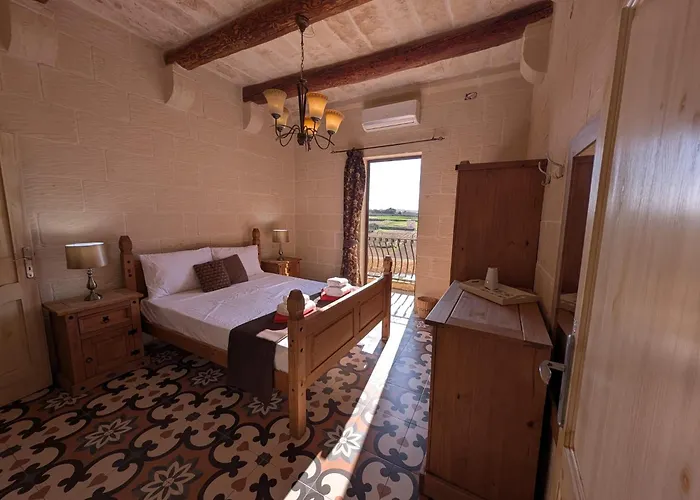 Ta' Rozi 5 Bedrooms, 6 Bathrooms And Private Pool * Għarb