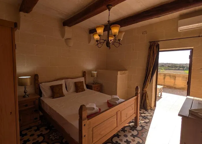 Ta' Rozi 5 Bedrooms, 6 Bathrooms And Private Pool Għarb