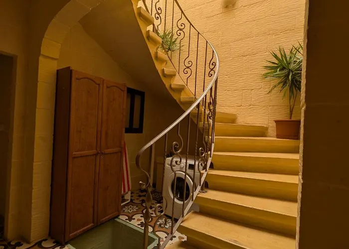 Ta' Rozi 5 Bedrooms, 6 Bathrooms And Private Pool * Għarb