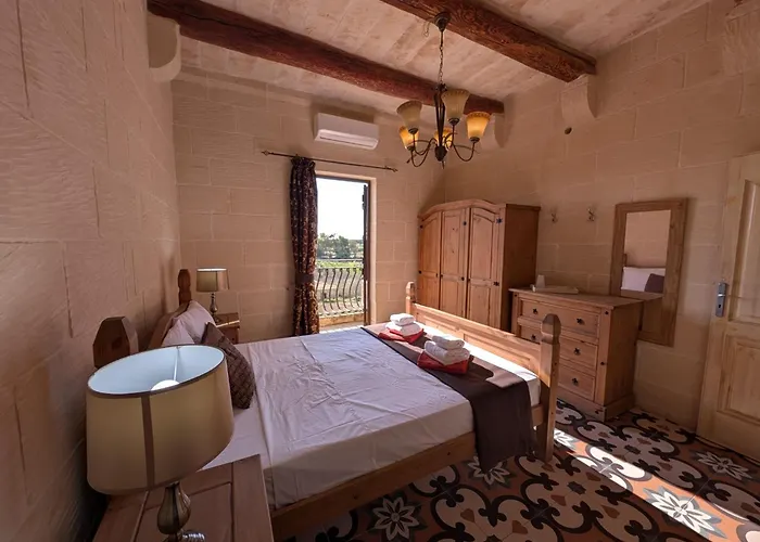 Ta' Rozi 5 Bedrooms, 6 Bathrooms And Private Pool