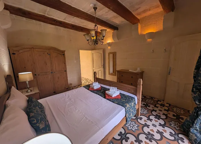 Villa Ta' Rozi 5 Bedrooms, 6 Bathrooms And Private Pool