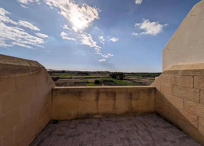 Ta' Rozi 5 Bedrooms, 6 Bathrooms And Private Pool Għarb