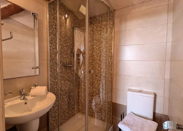 Villa Ta' Rozi 5 Bedrooms, 6 Bathrooms And Private Pool *