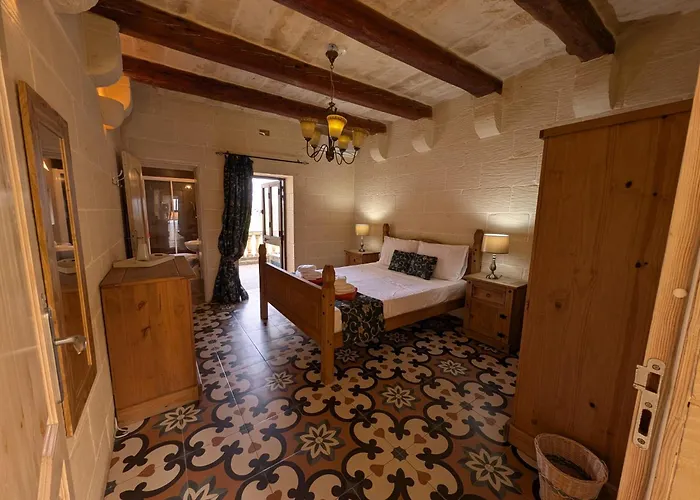 Ta' Rozi 5 Bedrooms, 6 Bathrooms And Private Pool Għarb