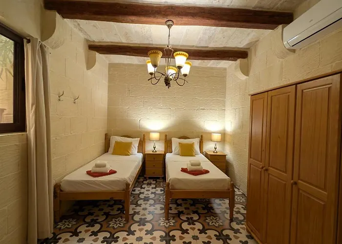 Ta' Rozi 5 Bedrooms, 6 Bathrooms And Private Pool Villa *