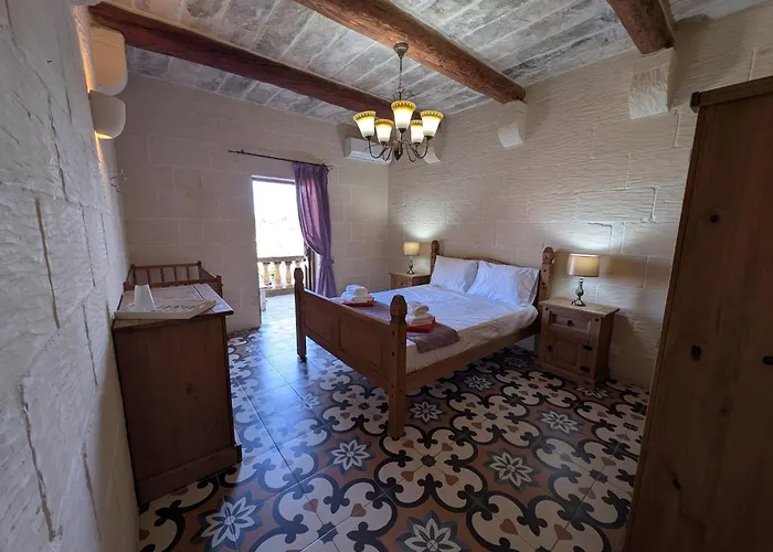 Ta' Rozi 5 Bedrooms, 6 Bathrooms And Private Pool * Għarb