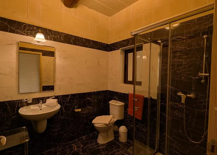 Ta' Rozi 5 Bedrooms, 6 Bathrooms And Private Pool