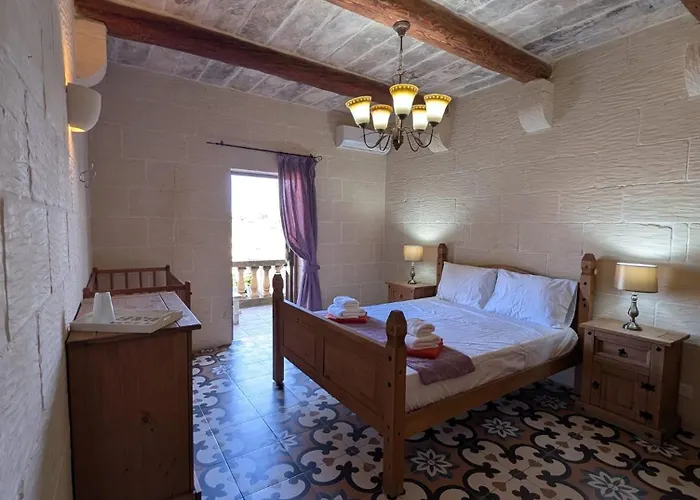 Ta' Rozi 5 Bedrooms, 6 Bathrooms And Private Pool 别墅 *