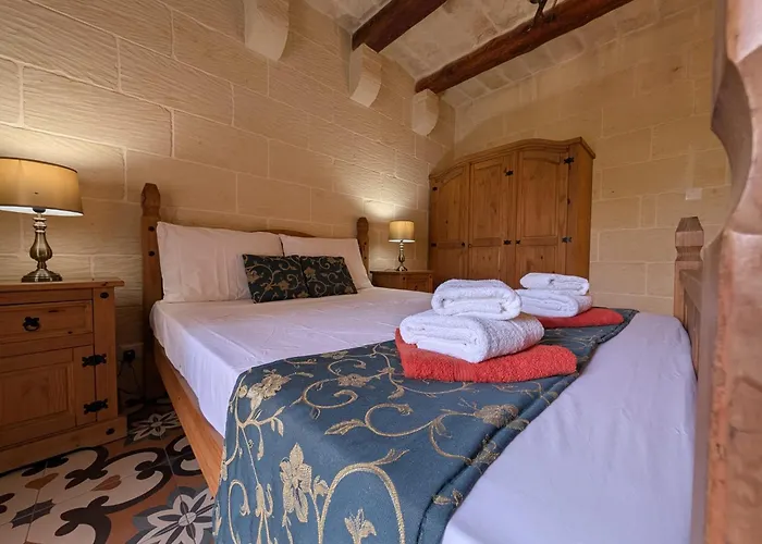 Villa Ta' Rozi 5 Bedrooms, 6 Bathrooms And Private Pool